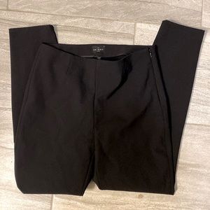 White House Black Market
 Skinny Ankle 4 EUC